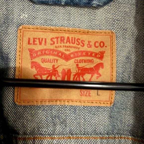 Levi's Classic Blue Denim Jacket - Picture 3 of 3